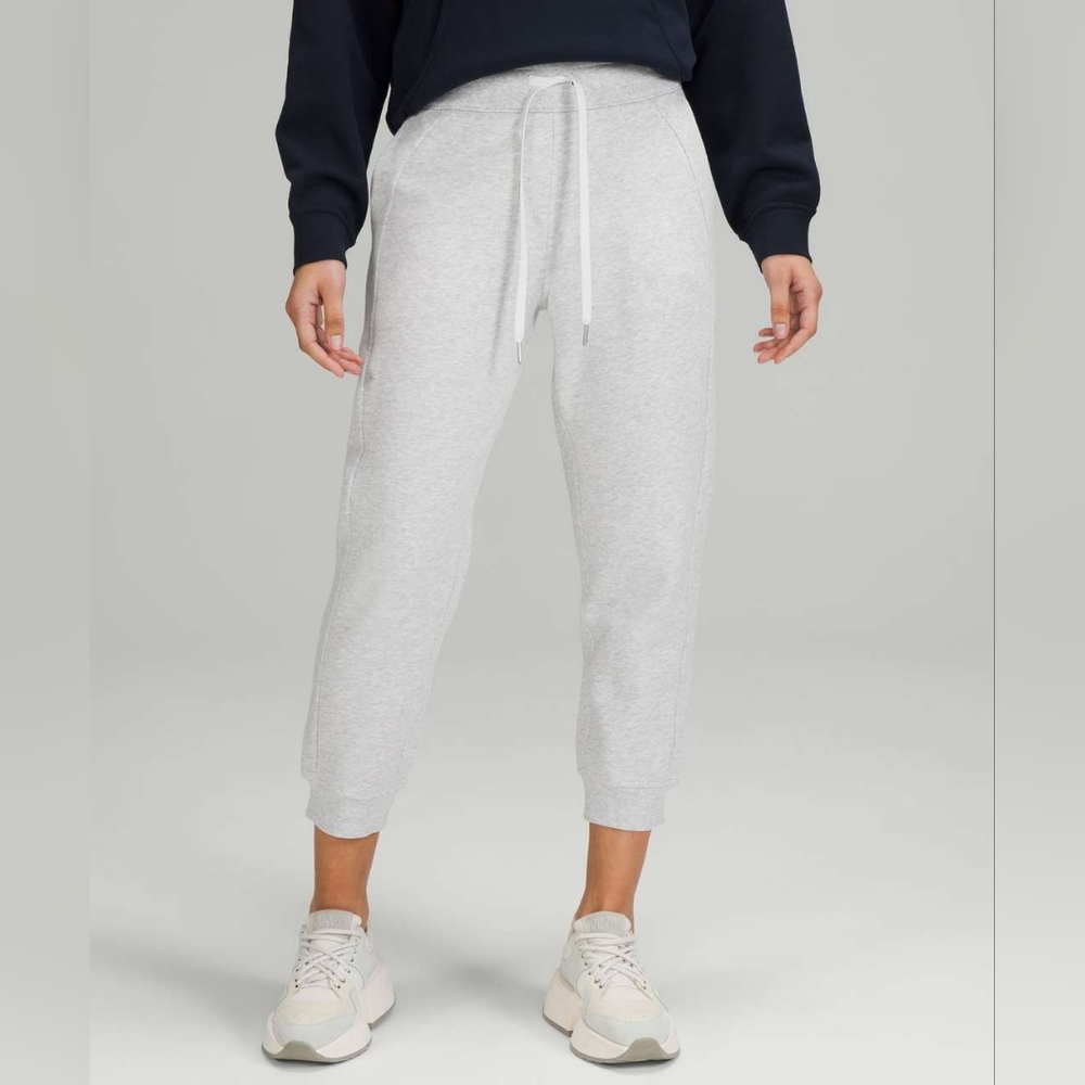 Lululemon Scuba High-Rise Cropped Jogger.
